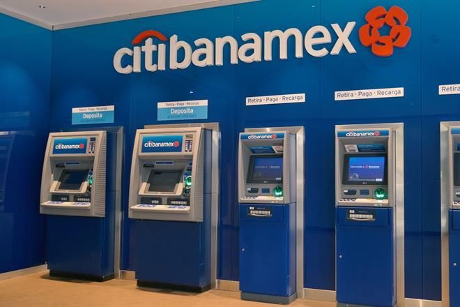 Quedan Slim y Larrea como favoritos para comprar Banamex