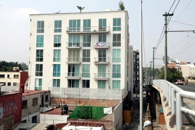 Esperan que ex funcionario responda por edificio colapsado