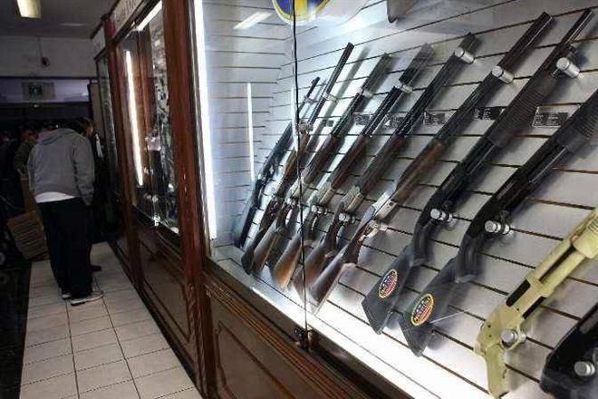 Apelarán fallo de juez contra fabricantes de armas en EU