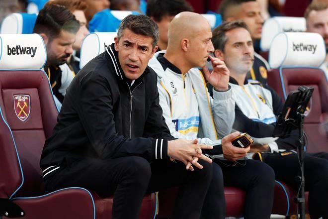 Se queda Raúl Jiménez sin DT; Wolverhampton cesa a Lage