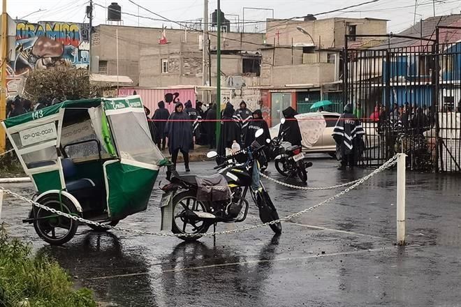 Asesinan a hombre dentro de auto en Iztapalapa