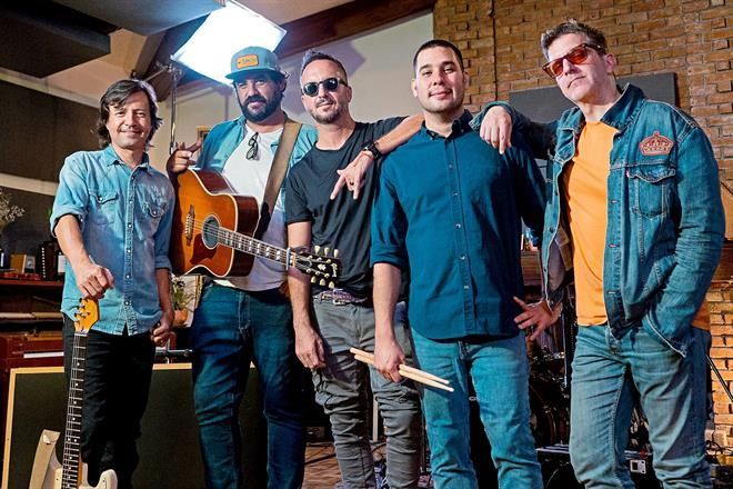 Producen Los Claxons su propio disco ‘Caminando en Fuego’