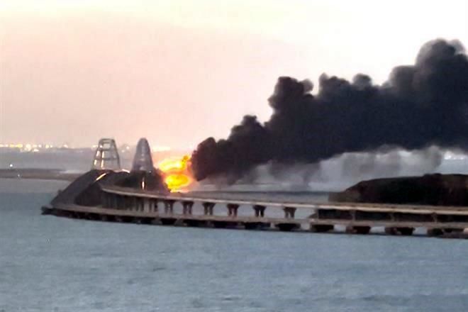 Mueren 3 en explosión de puente que conecta a Crimea y Rusia