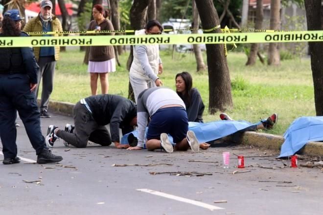 Mueren dos jóvenes tras chocar en moto en Gustavo A. Madero