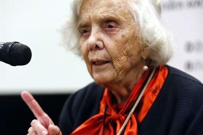 Elena Poniatowska reprocha militarización a AMLO