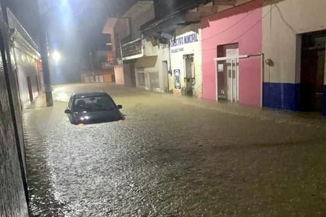 Deja ‘Karl’ inundaciones en casas y comercios en Chiapas