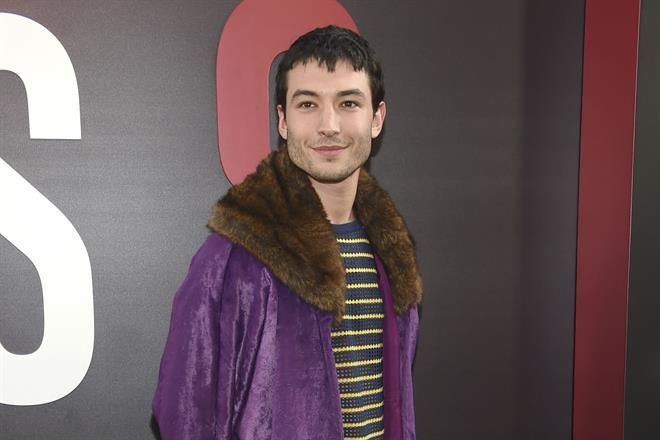 Ezra Miller se declara inocente de robo agravado