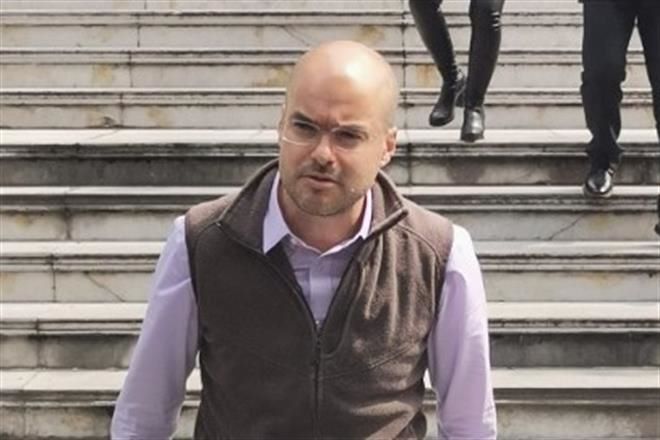Acude David León a declarar por videos de caso Pío López
