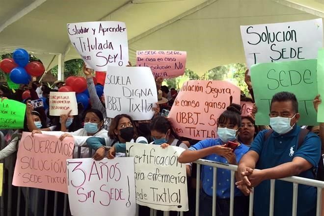 Reclaman ante AMLO carencias en unis del Bienestar