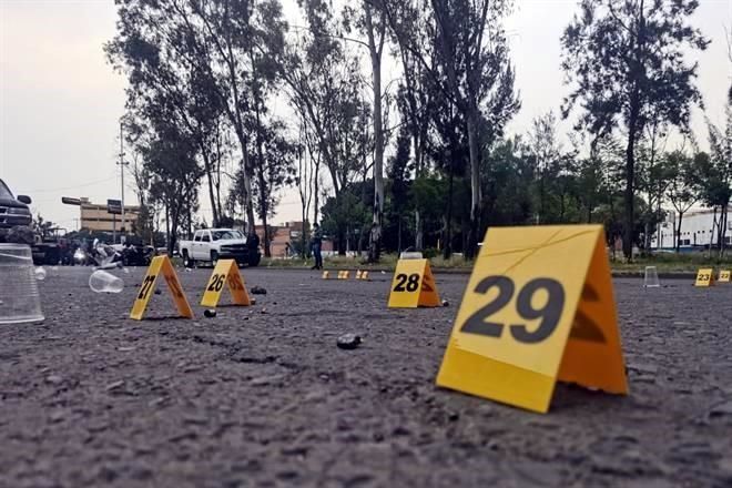 Se enfrentan taxistas a balazos afuera de MP en Ecatepec