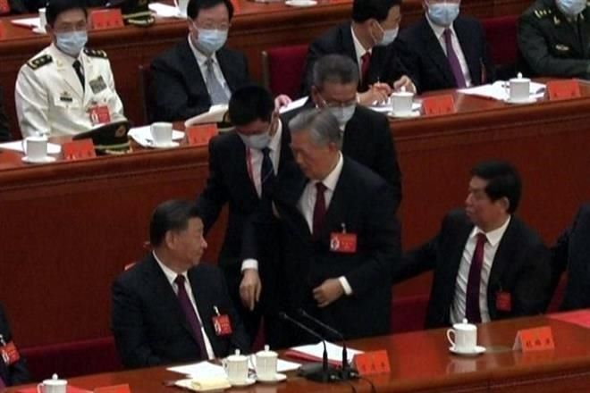 Sacan a ex Presidente chino Hu Jintao de congreso de partido