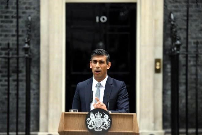 Asume Sunak como Premier de RU; reparará ‘errores’ de Truss