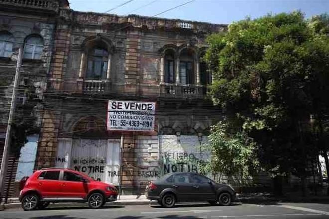 Ven complicidad de funcionarios en despojos de inmuebles