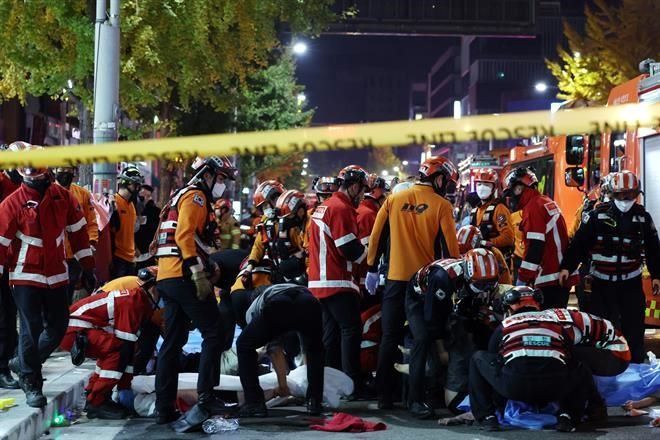 Deja estampida en Seúl al menos 120 muertos