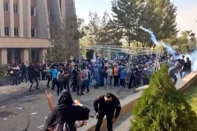Teherán planea juzgar en público a mil manifestantes