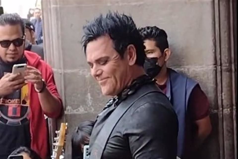 Richard Kruspe, de Rammstein, sorprende a fans en el Zócalo
