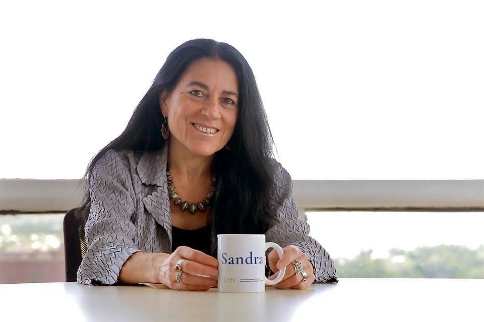 Llevo herencia de mujeres empoderadas.- Lorenzano