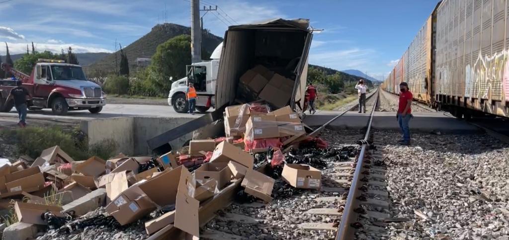 Embiste tren a tráiler
