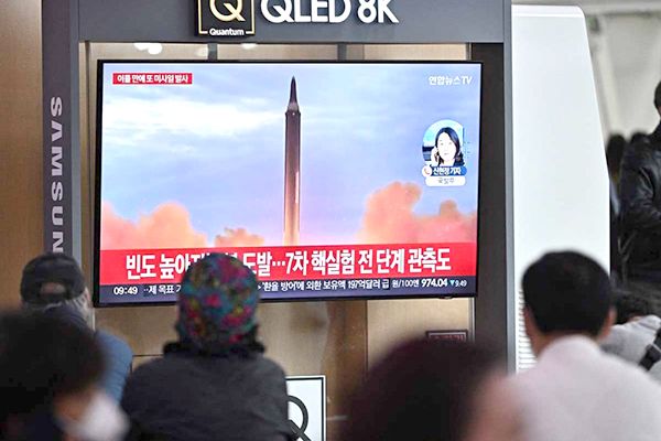 Corea del Norte dispara dos misiles balísticos