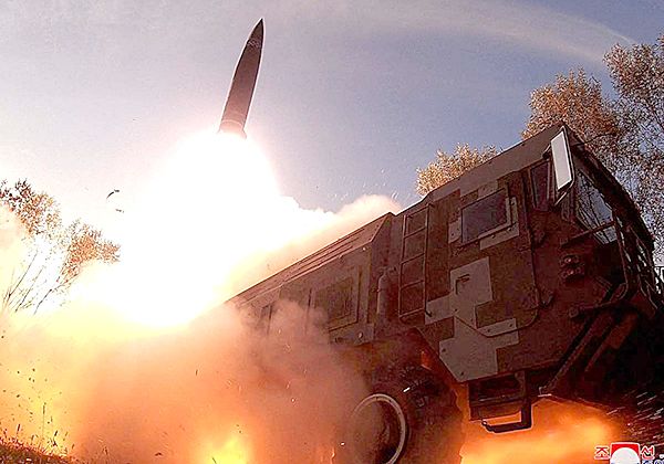 Corea del Norte dispara nuevo misil cae cerca de Corea del Sur