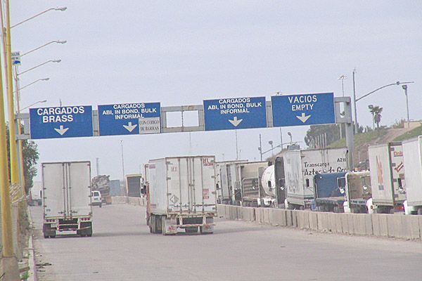 Denuncian corrupción de militares en aduanas