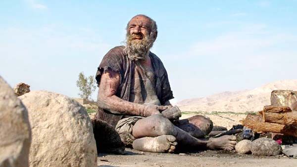 Muere Amou Haji, ‘el hombre más sucio del mundo’, a los 94 años