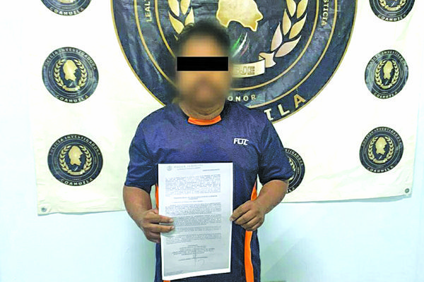 Encierran a maestro por abusar de niños