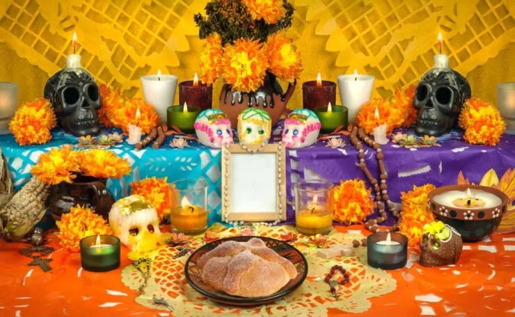 Elementos que lleva una ofrenda tradicional de Día de Muertos