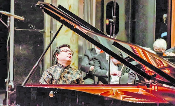 Gana joven monclovense concurso en Bellas Artes