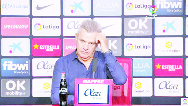 JAVIER AGUIRRE TRAS SER VENCIDO CON GOL DE LEWANDOWSKI: «SOLO ESPERO QUE MÉXICO LE GANE A POLONIA»