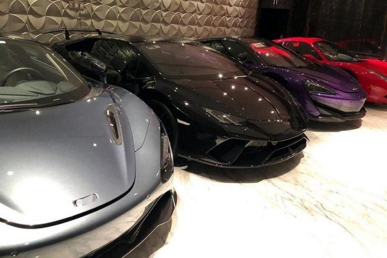 Los autos de lujo que le reclaman a la 4T