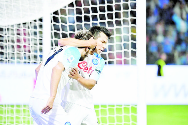 Marca Lozano en goleada del Napoli al Cremonese