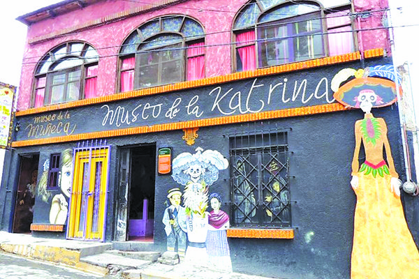 Presenta “La Katrina” su cartelera por aniversario