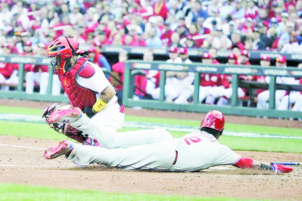 Despierta Filis en la novena y vence a Cardenales