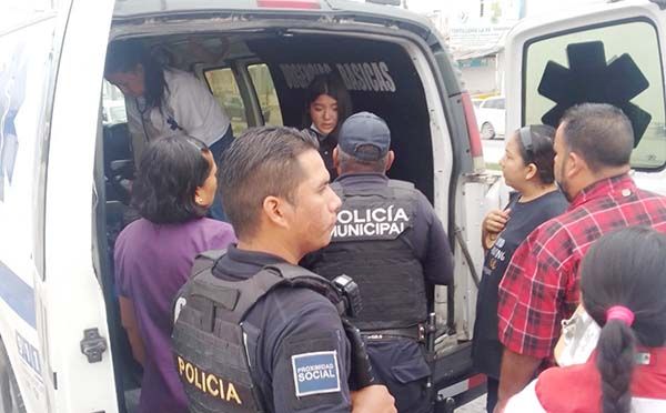 Alumna del CBTIS se intenta tirar de puente