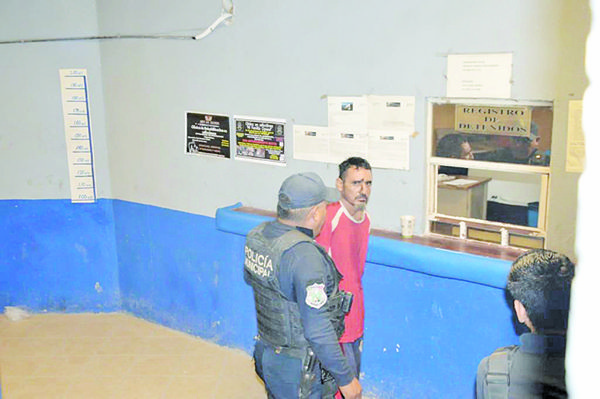 Intenta quemar otra vez casa de su mamá