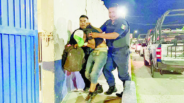 Intenta robar troca y pretende escapar