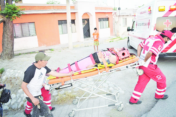 Abandona Qualitas a mujer atropellada