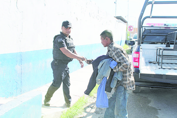 Toxicómano vocifera contra conductores