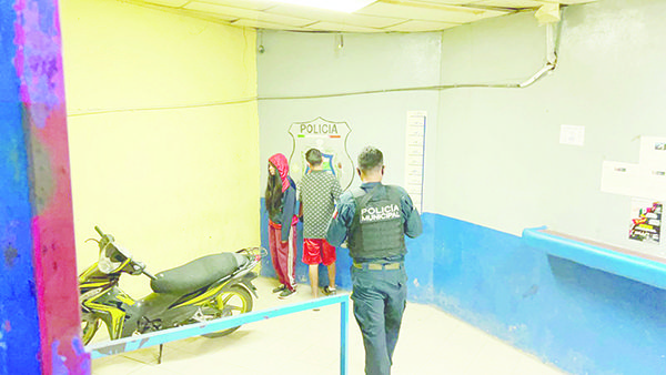 Dúo tóxico ronda por las viviendas
