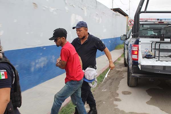 Husmea en carros y acaba en prisión