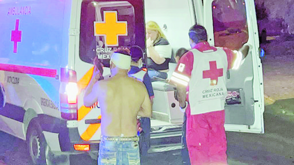 Embarra carro contra puente