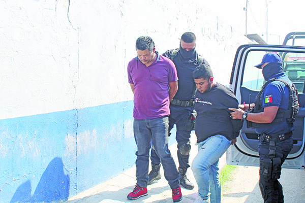 Capturan policías 2 extorsionadores
