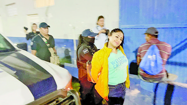 Mujer huye de filtro y provoca persecución