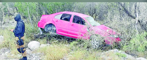 Maromea carro en carretera a Candela