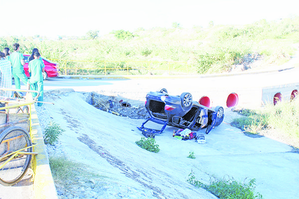 Estudiantes de enfermería se voltean en el río Monclova