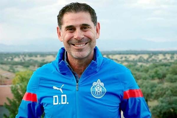 Anuncian a Fernando Hierro como director deportivo de Chivas
