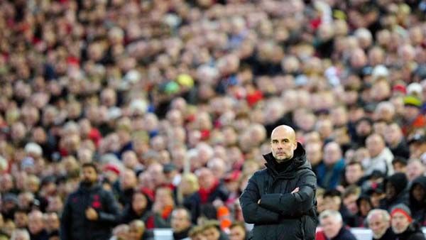 INVESTIGARÁ LANZAMIENTO DE MONEDAS A GUARDIOLA EN ANFIELD