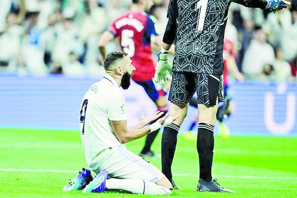 Cede Real Madrid liderato al Barsa tras igualar ante Osasuna