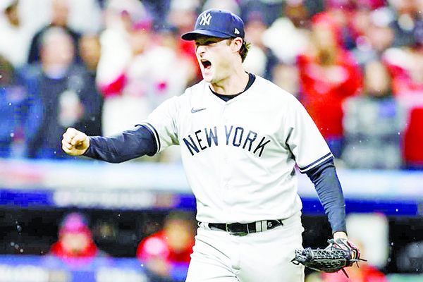 Fuerzan Yankees quinto juego al superar a Guardians